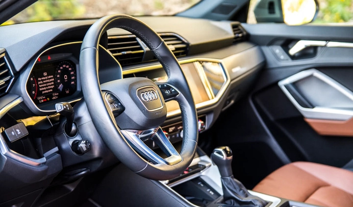 Audi Q3 cena 136500 przebieg: 17000, rok produkcji 2021 z Głuchołazy małe 704